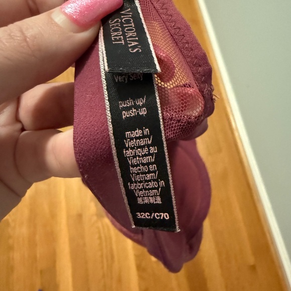 Victoria's Secret Lace Bra in Deep Pink - Picture 3 of 3